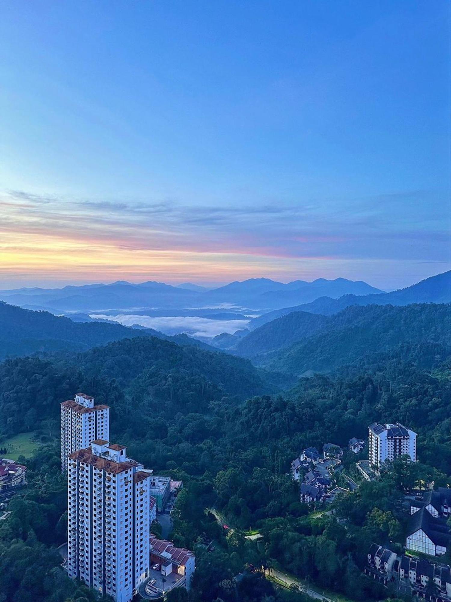 스위스-가든 호텔 앤 레지던스 겐팅 하이랜드 겐팅 하일랜드 외부 사진 View of the mountain range from the resort