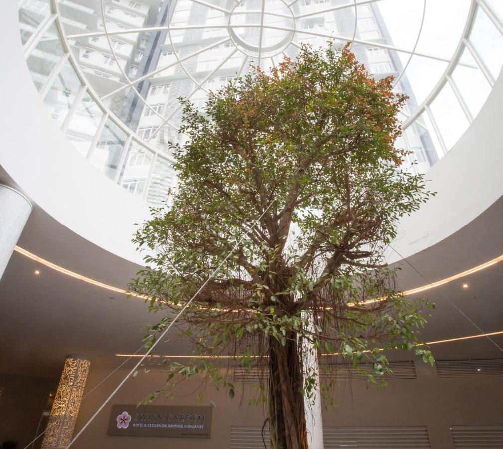 스위스-가든 호텔 앤 레지던스 겐팅 하이랜드 겐팅 하일랜드 외부 사진 The tree in the atrium