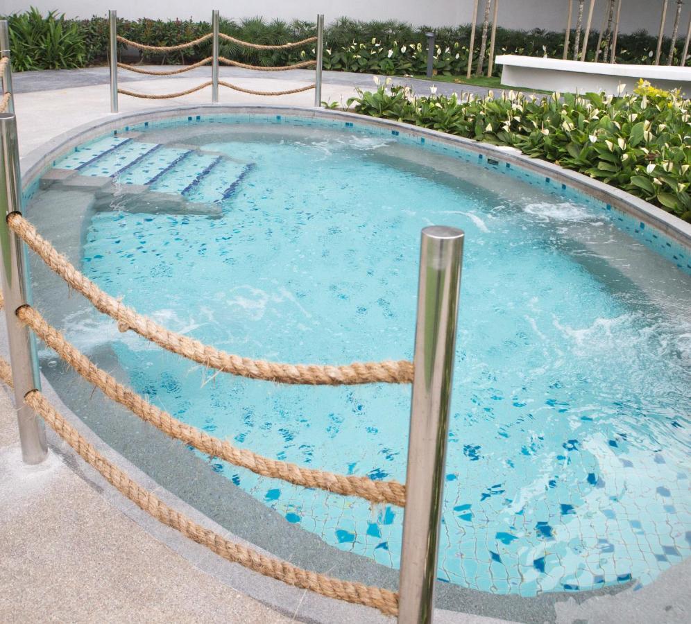 스위스-가든 호텔 앤 레지던스 겐팅 하이랜드 겐팅 하일랜드 외부 사진 A pool at the resort