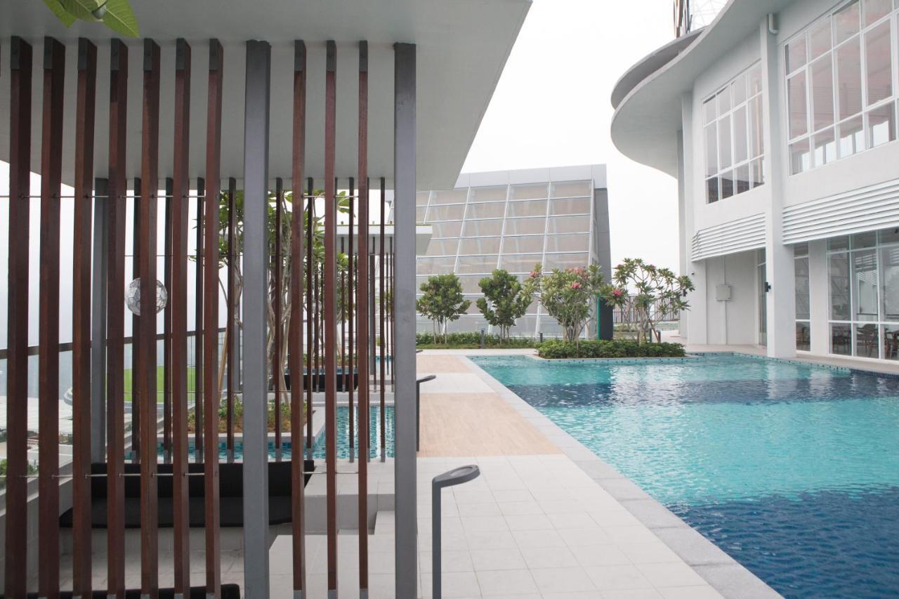 스위스-가든 호텔 앤 레지던스 겐팅 하이랜드 겐팅 하일랜드 외부 사진 The swimming pool at the 33rd floor of the tower